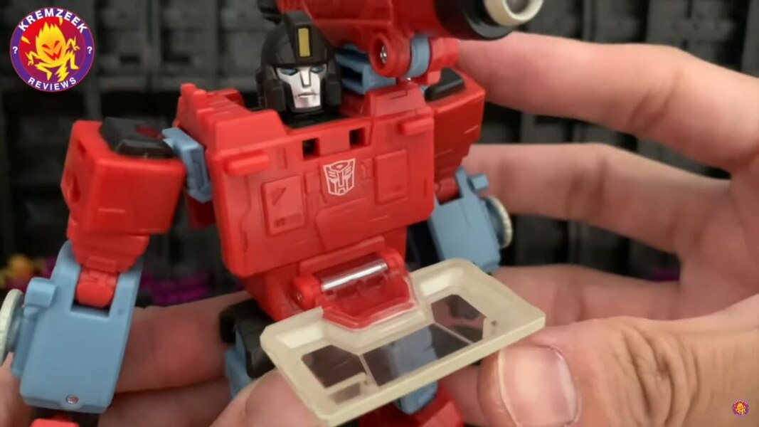 Transformers Studio Series 86 Perceptor More In Hand Image  (10 of 22)